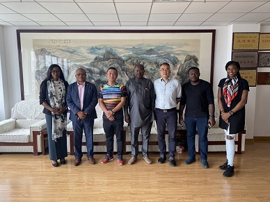 Chairman Mr.Zhouliping meet with Consul General, Embassy of Federal Republic of Nigeria in Shanghai, PRC and other Nigerian VIPS in QuanLee Heavy Truck Parts Mall